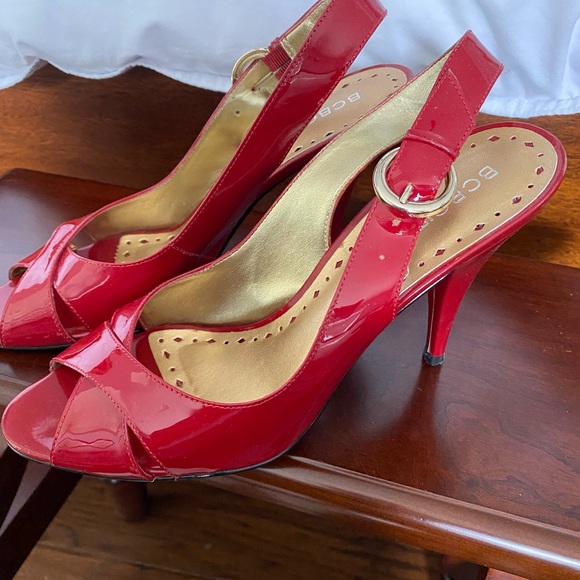 Patent leather red pumps - Picture 3 of 3